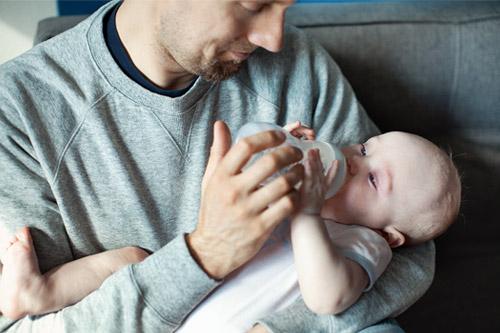 Using Bottles with a Breastfed Baby
